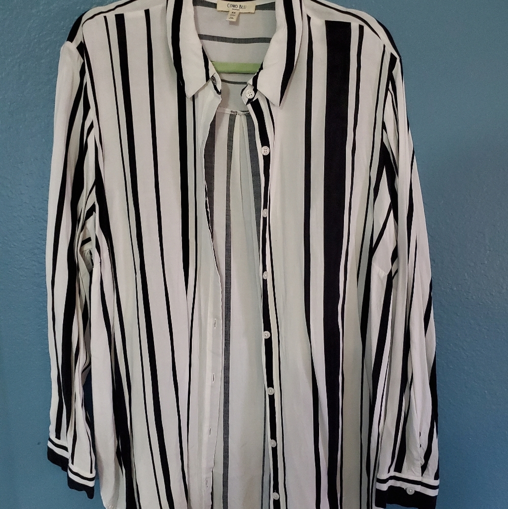 Black and white stripped top.